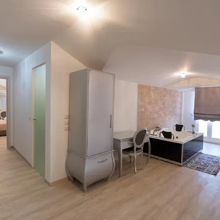 Apartment Pirofani *