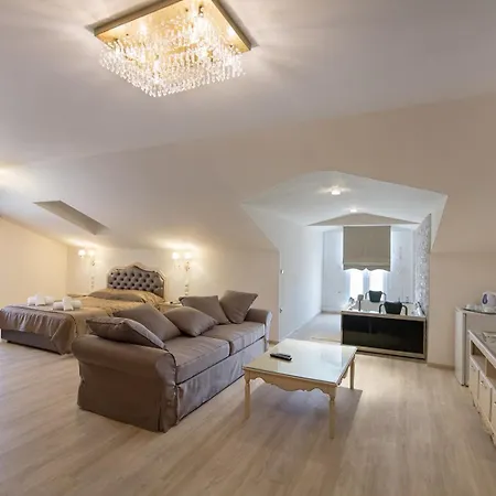 Pirofani Apartment *